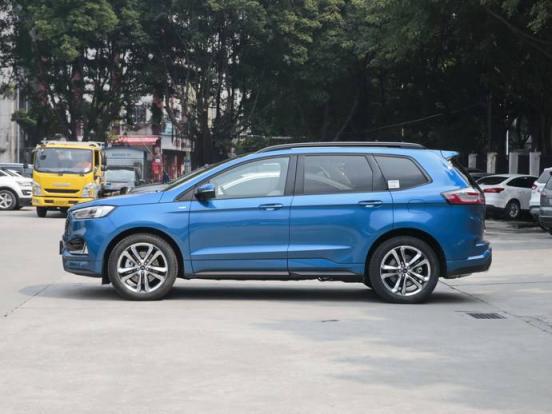 奔驰蓝牙怎么连接(奔驰e200的蓝牙在哪里？)